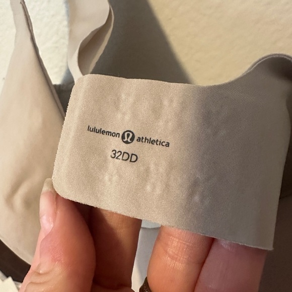Lululemon Like Nothing Bra
Barely Beige 32DD Seamless Nude $68 Ultralu t shirt - Picture 6 of 8